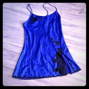 VICTORIA’S SECRET CAMI SLIP